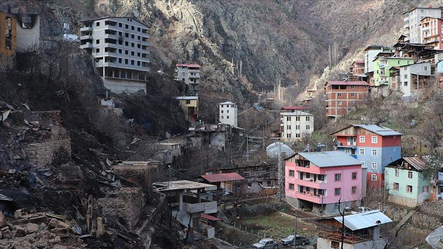Artvin’in Dereiçi köyünde evleri yananlar için inşa edilecek konutların projesi hazırlandı