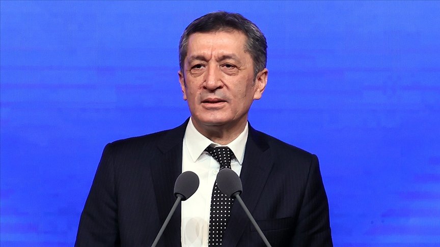 Bakan Selçuk’tan öğrenci ve öğretmenlere duygusal mesaj: Ah ki bu yıl kuzularımın sıra arkadaşı olamıyor