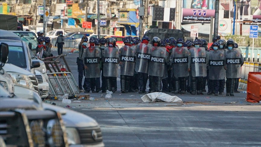 Myanmar’da güvenlik güçleri protestoculara karşı gerçek mermi kullandı: 6 ölü