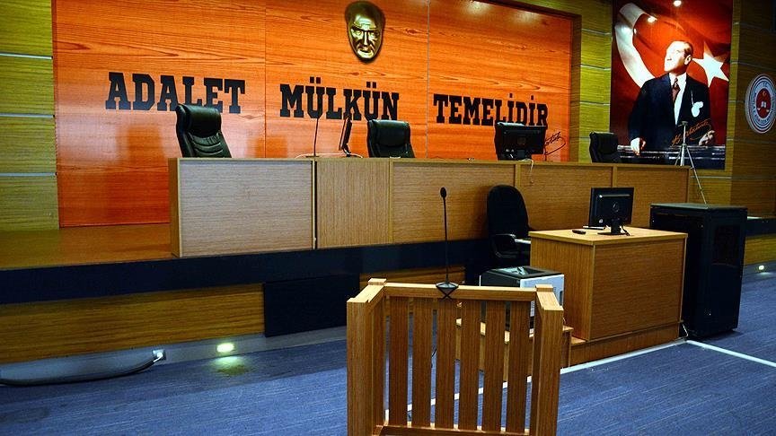 Mahkeme eşinin maaş kartını vermeyen kocanın ‘ekonomik şiddet’ uyguladığına hükmetti