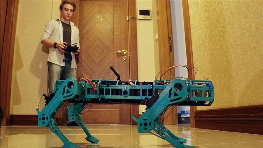 Lise öğrencisi farklı iş kollarında kullanıma uygun ‘robot köpek’ geliştirdi