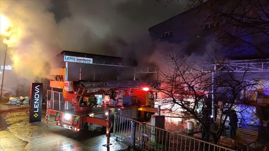 Bursa’da mobilya ve tekstil fabrikalarında çıkan yangın kontrol altına alındı