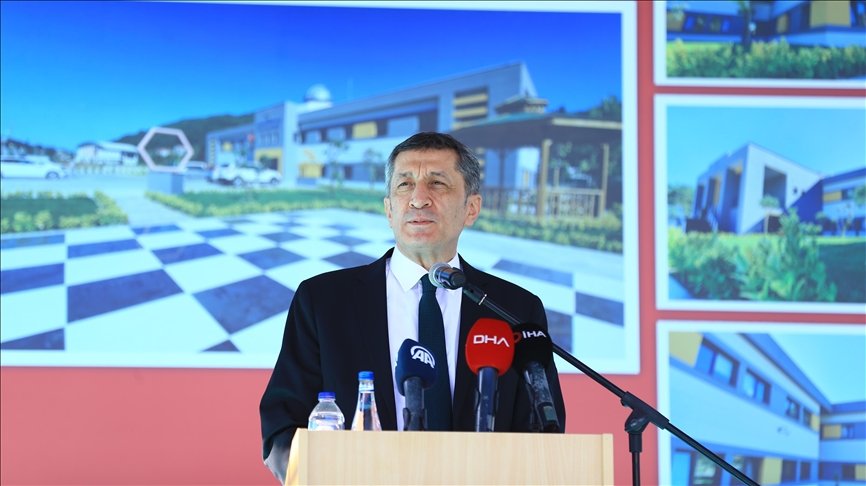 ‘Zor dönemleri atlatıp daha yüksek kalitede bir eğitimin takipçisi olacağız’