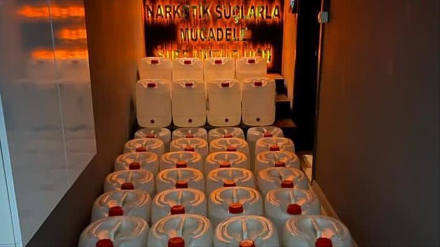 Hakkari’de bir ton eroin üretimine yetecek miktarda asetik anhidrit ele geçirildi