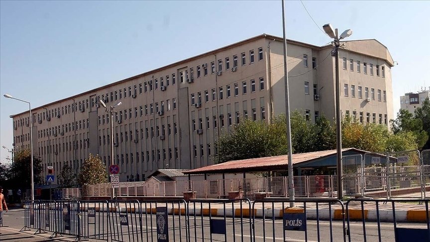 Diyarbakır’daki nevruz etkinliğinde terör örgütü propagandası yaptığı iddia edilen 32 zanlıdan 21’i yakalandı