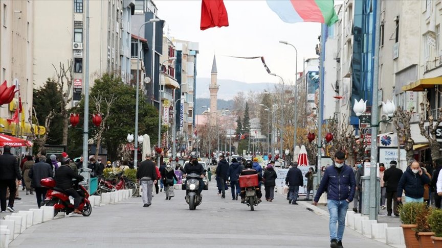 Koronavirüste batıdaki tek düşük riskli il olan Uşak’ta ‘kontrollü normalleşme’ sevinci