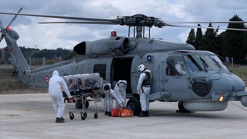 Gökçeada’da solunum güçlüğü çeken Kovid-19 hastası, helikopterle Çanakkale’ye götürüldü