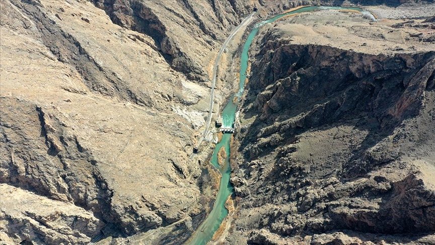 Divriği’deki Çaltı Çayı, yürüyüş yolu ve asma köprüleriyle turist çekecek