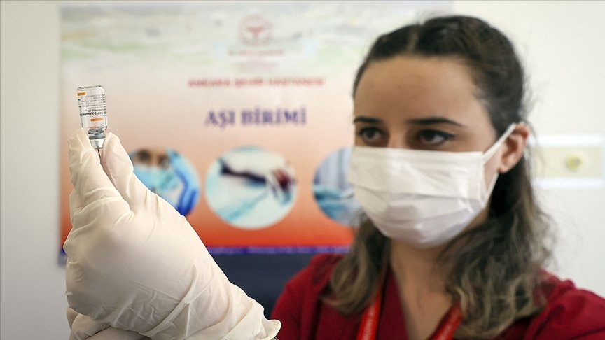 Risk grubundakiler ile 60 yaş üzeri ve eşleri için aşılama başladı