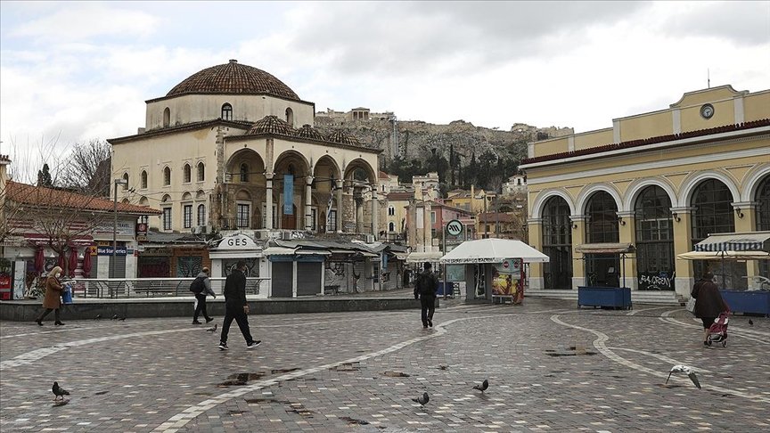 Yunanistan’da Kovid-19 tedbirleri gevşetiliyor