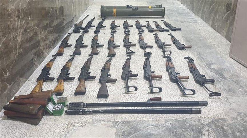 Azez’de PKK/YPG’li teröristlere ait 2 TOW füzesi, 24 Kalaşnikof ele geçirildi