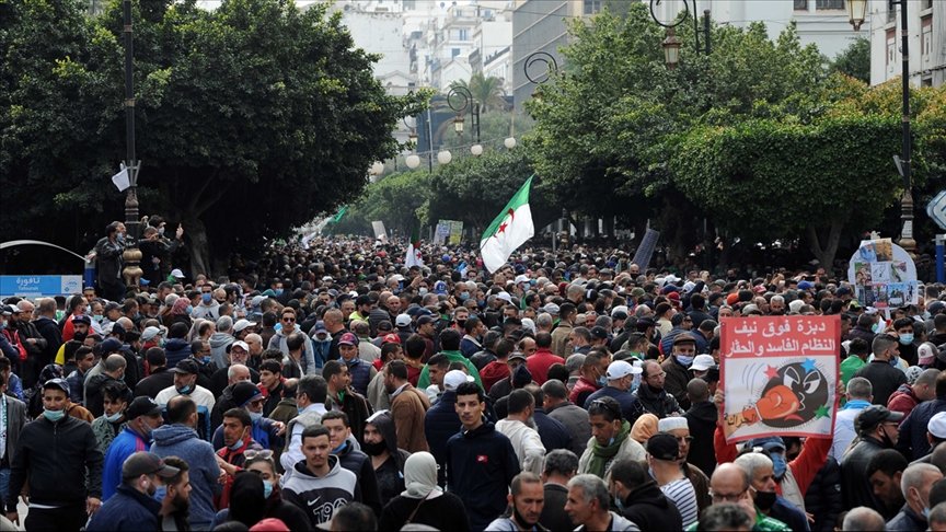 Cezayir’de ‘Hirak’ gösterilerinin gölgesinde girilen seçim sürecinde siyasi kriz sürüyor