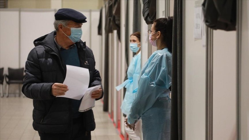 Sırbistan, komşu ülke vatandaşlarını da Kovid-19’a karşı aşılamaya başladı
