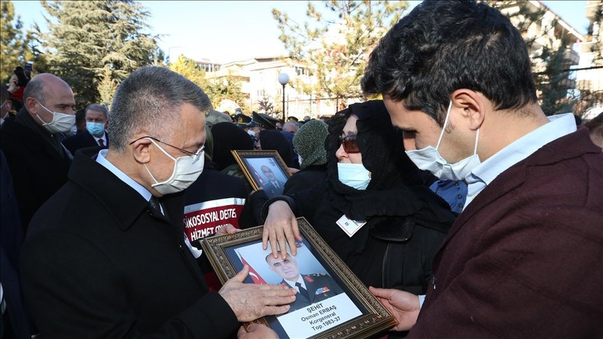 Cumhurbaşkanı Yardımcısı Oktay’dan şehit Korgeneral Erbaş ve silah arkadaşları için başsağlığı mesajı