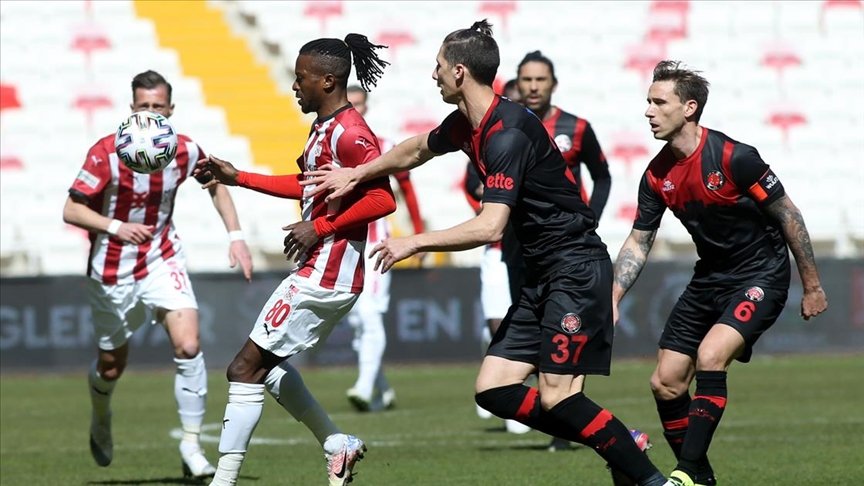 Demir Grup Sivasspor sahasında kazandı