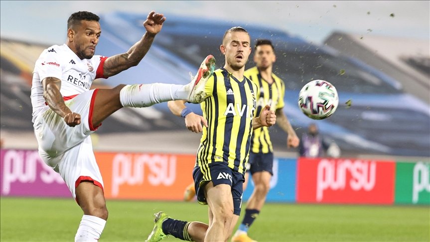 Selahattin Baki’den Antalyaspor maçında VAR incelemesinin 9 saniyede yapılmasına tepki: