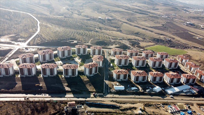 Elazığ’da 24 saat dolmadan 4 bin 700 konut için kura çekildi