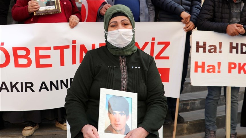 Diyarbakır’daki evlat nöbetine bir aile daha katıldı