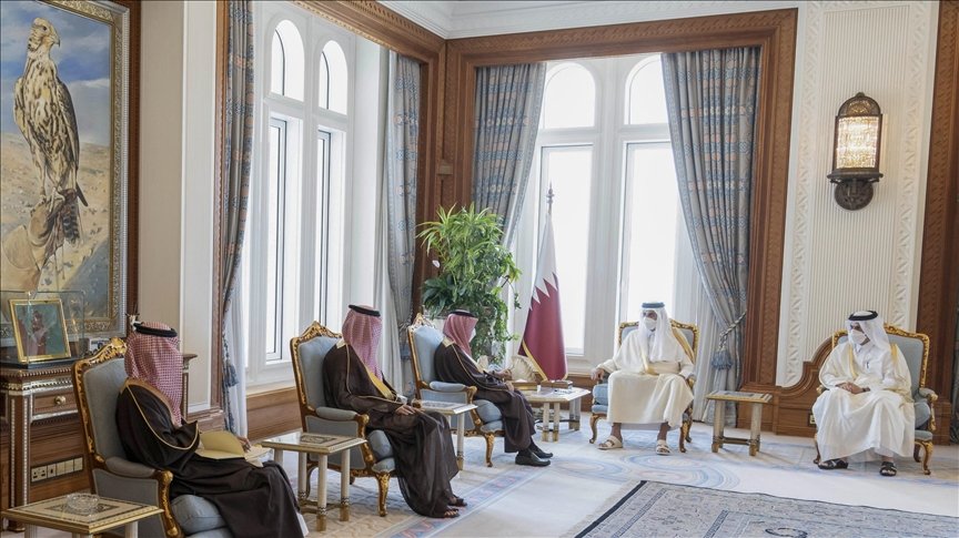 Suudi Arabistan Kralı Selman, Katar Emiri Al Sani’ye ikili ve uluslararası meselelere ilişkin mesaj iletti