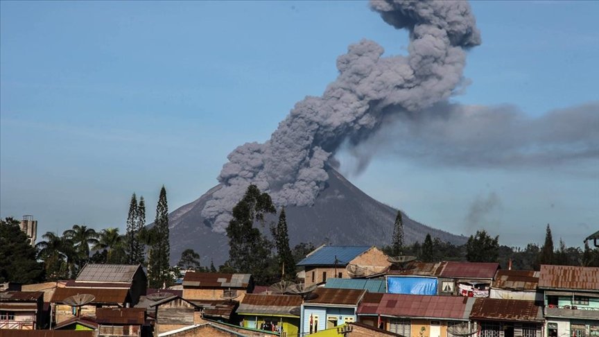 Endonezya’nın Sinabung Yanardağı’nda hareketlilik