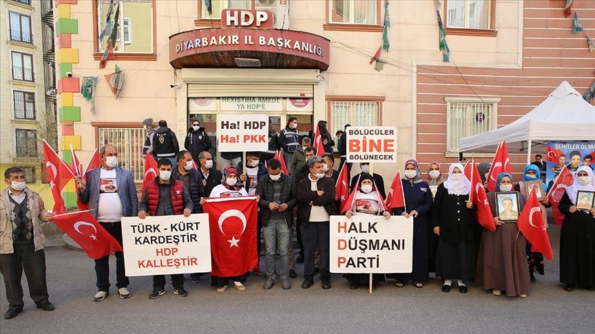 Evlat nöbetinin, HDP’nin kapatılması istemiyle açılan davanın iddianamesinde yer alması aileleri mutlu etti
