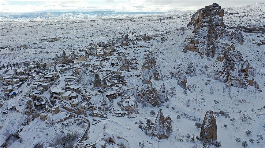 Kapadokya’da balon turları hava koşulları nedeniyle hafta sonuna kadar iptal edildi