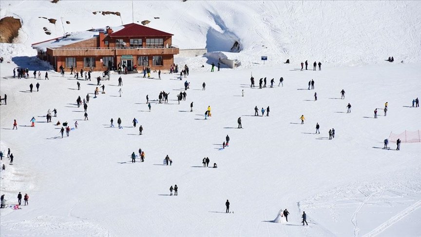 Hakkari’deki kayak merkezi yatırımlarla bölgenin gözdesi haline geldi