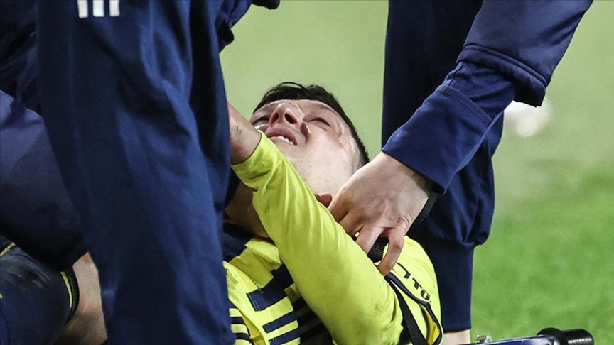 Mesut Özil’in ayak bileğinde kısmi yırtık ve ödem tespit edildi