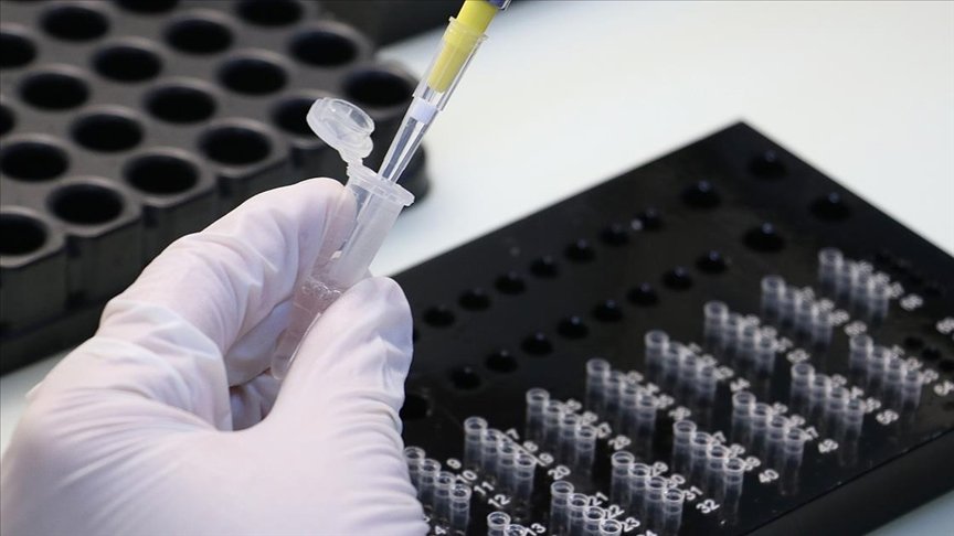 ‘Koronavirüs savaşçıları’ test sonucunu belirlemek için zamanla yarışıyor