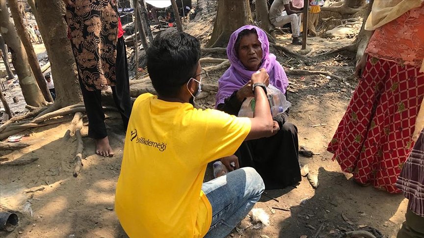 İyilik Derneği Bangladeş’deki yangından etkilenen Arakanlılara yardım yolladı