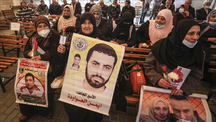 Gazze’de Filistinliler, İsrail hapishanelerinde tutuklu kadınlar için dayanışma gösterisi düzenledi