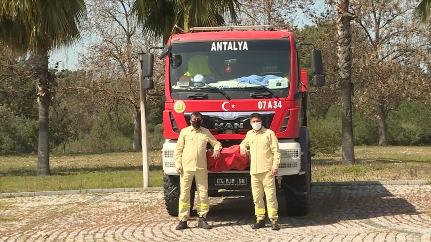 ‘Alev savaşçıları’ şehit babalarından aldıkları bayrağı gururla taşıyor