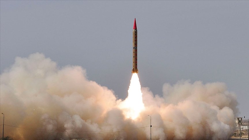 Pakistan’dan 900 kilometre menzilli balistik füze denemesi