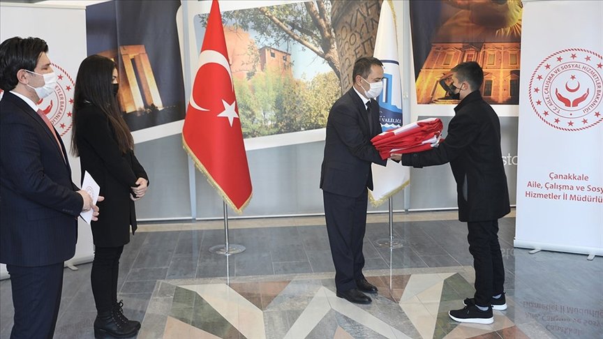 18 Mart törenlerinde göndere çekilecek Türk bayrağı Çanakkale’ye ulaştırıldı