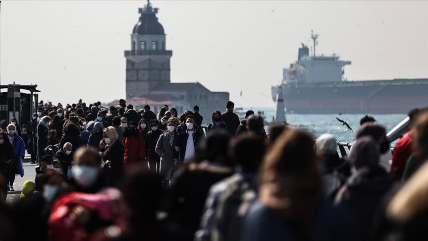 İstanbul’da ‘kısıtlamasız’ ikinci cumartesi gününde sahillerde ve caddelerde hareketlilik gözlendi