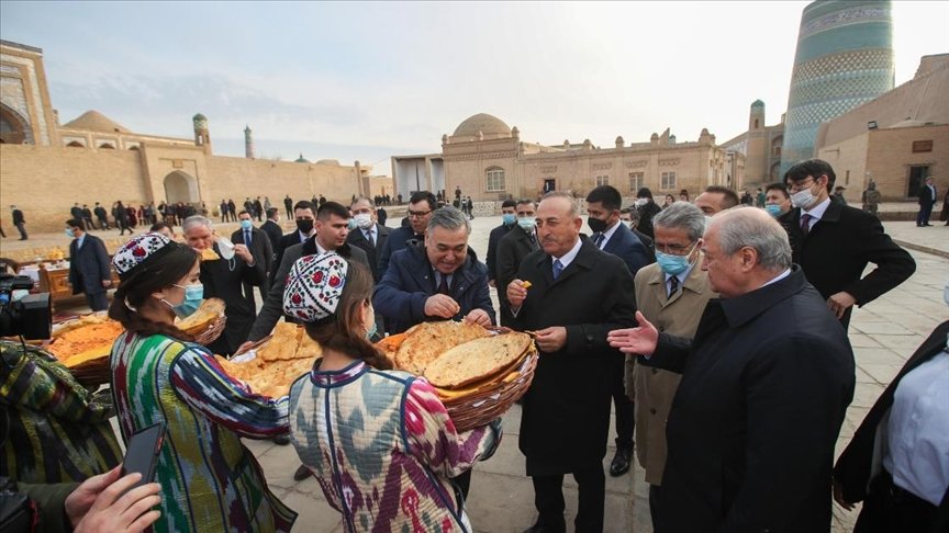 Dışişleri Bakanı Çavuşoğlu Özbekistan’da tarihi Hive kentini ziyaret etti