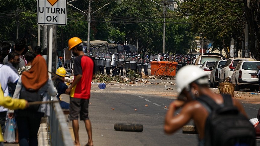 Myanmar’daki protestolarda güvenlik güçlerinin ateş ettiği 1 kişi öldü