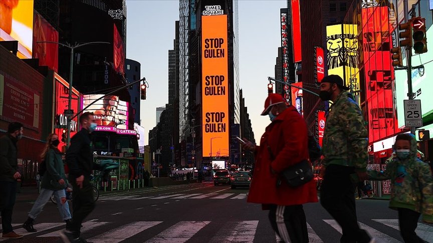 New York’un ünlü meydanında ‘Gülen’i durdurun’ ilanı