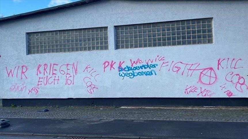 Almanya’da terör örgütü YPG/PKK, cami ve kültür merkezinin duvarına tehdit mesajı yazdı