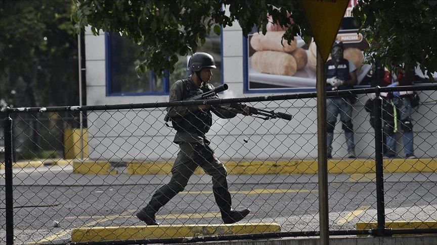 Venezuela’da silahlı kuvvetler, sınır bölgesinde eski FARC mensuplarına operasyon düzenledi