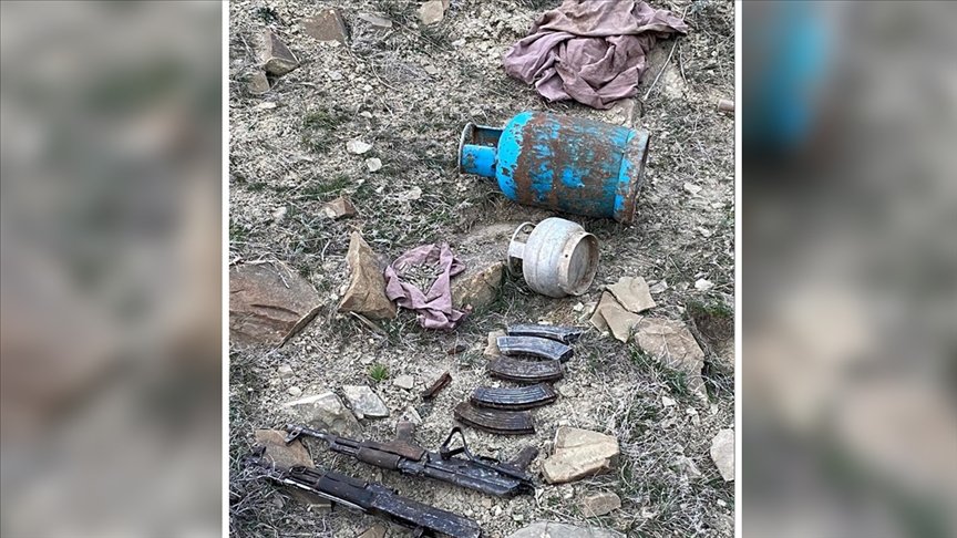 Hakkari’de PKK’lı teröristlere ait silah ve mühimmat ele geçirildi