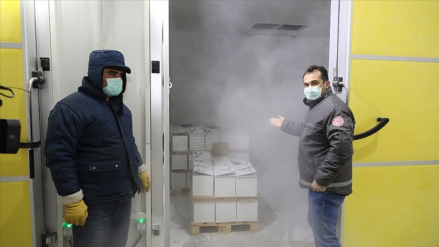 Türkiye’ye getirilen 2,8 milyon doz BioNTech aşısı Sağlık Bakanlığı depolarına yerleştirildi