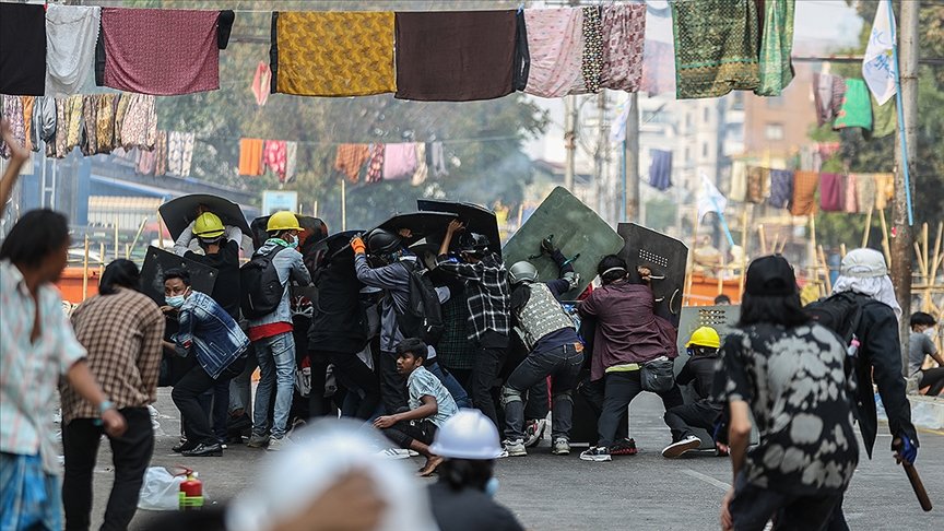 Myanmar’da cunta muhalifi liderden ‘protestocuları orduya karşı savunma’ sözü
