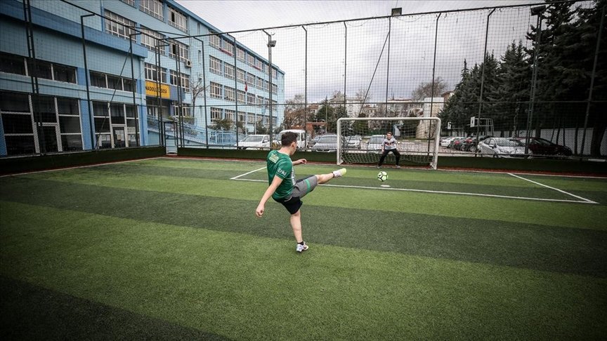 Marmara’da halı sahaları açılan tek il Bursa’da rezervasyon yoğunluğu yaşanıyor