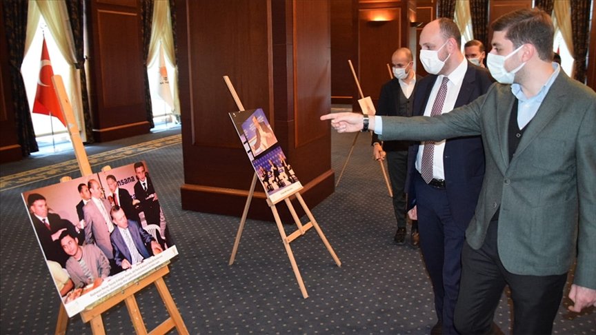 AK Parti’li gençlerden, Cumhurbaşkanı Erdoğan için ‘milletine adanmış bir ömür’ temalı fotoğraf sergisi