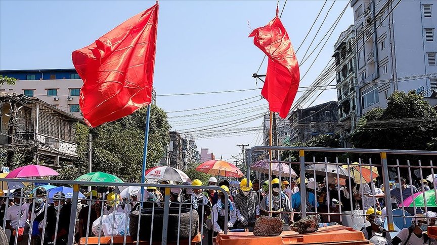 Myanmar’da ordunun baskısından kaçan binlerce Karen yerinden oldu