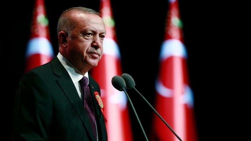 Cumhurbaşkanı Erdoğan ‘Türkiye’nin Koronavirüsle Başarılı Mücadelesi’ kitabına takdim yazısı kaleme aldı
