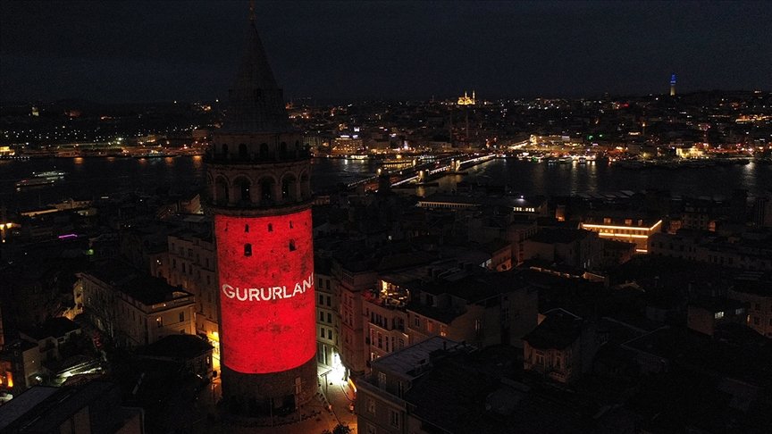 İstiklal Marşı’nın 100. yılına özel Galata Kulesi’nde ışık gösterisi bu akşam da yapılacak