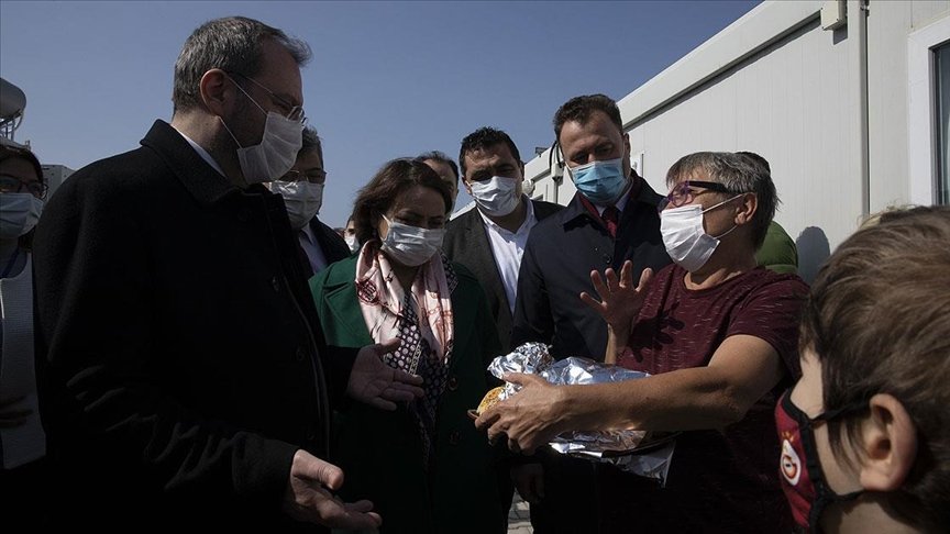 TBMM Depreme Karşı Alınabilecek Önlemleri Araştırma Komisyonu üyeleri İzmir’de depremzedelerle buluştu