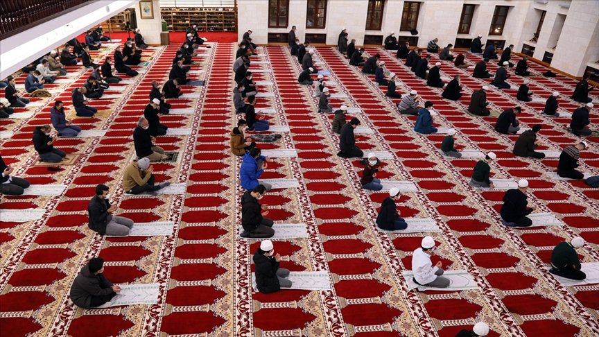 Ramazanın müjdecisi Berat Kandili idrak edildi